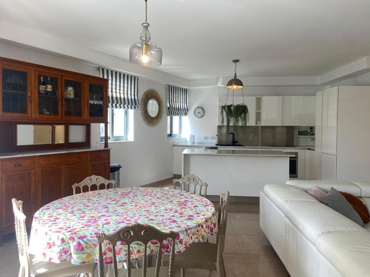 Cozy 2 Bedroom Apartment Near Seafront Gzira Dış mekan fotoğraf